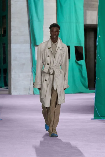 Look 15